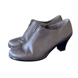 Aerosoles Heelrest Gray Leather Front Zip Booties Size 8